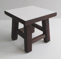Banqueta Mini Hardman Madeira Padrão Nogueira Assento Quadrado Em MDF Branco