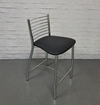 Banqueta Preta de Alumínio Baixa Encosto