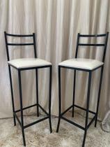 Banqueta quadrada com encosto Banqueta quadrada com encosto
