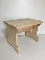 Banquinho de madeira reflorestada natural