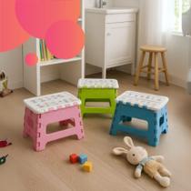 Banquinho infantil banqueta dobrável colorido portátil até 25 kg capacidade