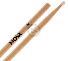 Baqueta Vic Firth Nova Series Nylon Padrão 7A Clássica com Ponta de Nylon (6096) Baqueta Vic Firth Nova Series Nylon Padrão 7A Clássica com Ponta de Nylon (6096)