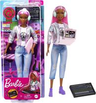 Barbie Carreira do Ano Produtor Musical Doll (12-in), Cabelo Rosa Colorido, Camiseta Moderna, Jaqueta &amp Jeans Plus Placa de Mixagem de Som, Acessórios de Computador &amp Fone de Ouvido, Grande Presente de Brinquedo