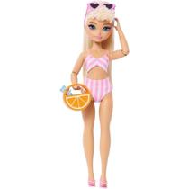 Barbie Dream Besties Malibu Básica com Traje de Banho