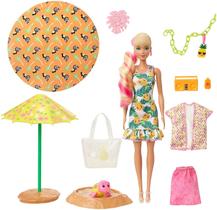 Barbie Espuma Surpresa! Boneca & Pet + 25 Surpresas: Perfume, Roupas, Cabelo, Pulseira & Pingente Tema Abacaxi Ensolarado 3+ anos