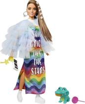 Barbie Extra Morena Vestido Colorido LGBT + Acessórios Barbie Extra Morena Vestido Colorido LGBT + Acessórios