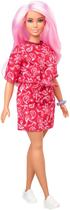 Barbie Fashionistas Doll 151 com cabelo rosa comprido vestindo um top &amp saia vermelho paisley, tênis brancos &amp pulseira scrunchie, brinquedo para crianças de 3 a 8 anos de idade