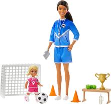 Barbie Soccer Coach Playset com Morena Soccer Coach Doll, Student Doll and Accessories: Soccer Ball, Clipboard, Goal Net, Cones, Bench and More for Ages 3 and Up, Multi