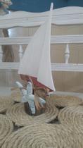 Barquinho a vela de madeira