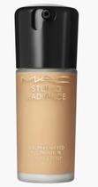 Base MAC Studio Radiance Serum Powered NC40