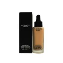 Base MAC STUDIO WATERWEIGHT SPF 30/PA++ de cobertura média