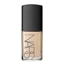 Base NARS Sheer Glow Gobi (Light 3) para pele seca