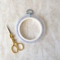 Bastidor Flexível para Bordado Redondo Cristal - 9cm - Nurge