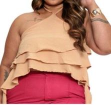 Bata cropped plus size com babado e amarração no pescoço