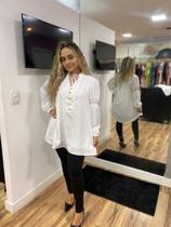 Bata, em Crepe Seda, Branca, Poás, Manga Longa, Detalhe Elástico Manga e Punho, Bella Molina BM0999B