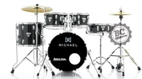 Bateria Michael Trinity Black DMT218BK com Bumbo 18,10,12,14 com Ferragens, Pratos e Banco Bateria Michael Trinity Black DMT218BK com Bumbo 18,10,12,14 com Ferragens, Pratos e Banco