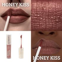 Batom Liquido Bitarra matte 4ml - HONEY KISS - longa duração,textura ultra fina,anti-craquelamento,multiuso potencializando a finalização de sua make. Batom Liquido Bitarra matte 4ml - HONEY KISS - longa duração,textura ultra fina,anti-craquelamento,multiuso potencializando a finalização de sua make.