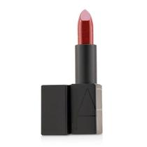 Batom NARS Audacious Shirley Color com efeito de preenchimento Batom NARS Audacious Shirley Color com efeito de preenchimento