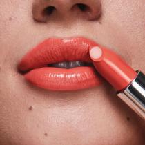 Batom Radiante Avon Tratamake - efeito gloss - colágeno e ácido hialurônico - FPS 30 - cores vivas