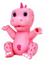 Bebê dinossauro faz xixi