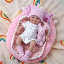 Bebê Reborn Boneca Brastoy 20cm Silicone Sólido Menina Olhos Azuis Com Acesórios e Pelúcia Bebê Reborn Boneca Brastoy 20cm Silicone Sólido Menina Olhos Azuis Com Acesórios e Pelúcia