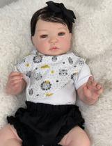 Bebê Reborn Boneca Toma Banho Realista Vinil Silicone, Enxoval completo com 18 itens, Toma Banho, 50cm de Altura - Ana Dolls Bebê Reborn Boneca Toma Banho Realista Vinil Silicone, Enxoval completo com 18 itens, Toma Banho, 50cm de Altura - Ana Dolls