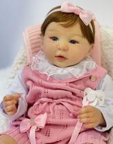 Bebê Reborn Kylin Linda e Perfeita Corpo de Pano Realista Olhos Azuis Enxoval Completo PRONTA ENTREGA