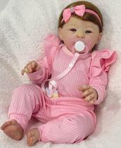 Bebê Reborn Menina C . Fio A Fio Realista, Corpo de vinil silicone, 50cm, Enxoval completo