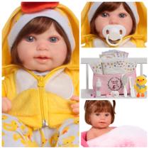 Bebê Reborn Menina Larinha Fio a Fio Com Bolsa Enxoval Pato Bebê Reborn Menina Larinha Fio a Fio Com Bolsa Enxoval Pato