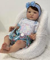 Bebê Reborn Menina Realista Cabelo Fio a Fio, Toma Banho e Enxoval Completo 16 Itens Certidão de Nascimento, 50cm de Altura