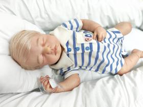 Bebê Reborn, Menino, Realista, Perfeito, Enxoval completo 12 itens, 50cm de Altura Bebê Reborn, Menino, Realista, Perfeito, Enxoval completo 12 itens, 50cm de Altura