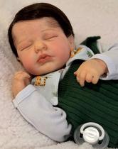 Bebê Reborn Menino Recém Nascido Dormindo Silicone, Toma Banho e Enxoval com 22 Itens Certidão de Nascimento, 50cm de Altura