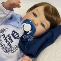 Bebê Reborn Menino Shyann Príncipe Silicone Corpo Inteiro Toma Banho Olhos Azuis e Cabelo Fio a Fio 50cm