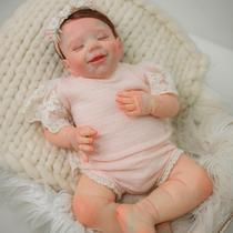 Bebê Reborn Realista April Brinquedo Boneca de Vinil com Corpo articulado + Enxoval Completo