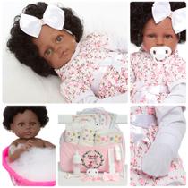 Bebê Tipo Reborn Negra Cabelo Cacheado + Bolsa Acessórios Bebê Tipo Reborn Negra Cabelo Cacheado + Bolsa Acessórios
