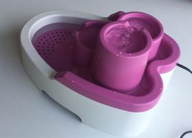 Bebedouro elétrico para pets tipo fonte.