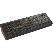 Behringer K-2 Sintetizador Analógico