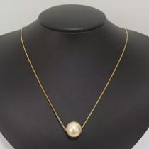 Beleza atemporal. Colar pérola shell em corrente veneziana, ideal para quem ama estilo clássico.