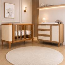 Berço 2 em 1 Madeira Maciça e Cômoda 120cm com Tela Rattan Espaço para Trocador cor Nogueira Berço 2 em 1 Madeira Maciça e Cômoda 120cm com Tela Rattan Espaço para Trocador cor Nogueira