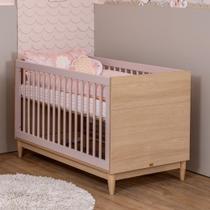 Berço 2 em 1 Tomi Quater Rosa com Carvalho em MDF Transforma em Mini Cama com Selo Inmetro