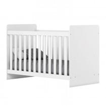 Berço Henn Labirinto Branco Infantil Com Estrado Regulável Ripado Para Colchão 130x60 cm