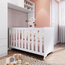 Berço Infantil Simples com Rodas, Regulagem de Altura e Grade MDF 133cm Branco Berço Infantil Simples com Rodas, Regulagem de Altura e Grade MDF 133cm Branco