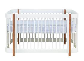 Berço lola branco com pé em madeira jequitibá natural + colchão incluso Berço lola branco com pé em madeira jequitibá natural + colchão incluso