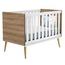 Berço Mini Cama Theo Branco Fosco/Mezzo Fosco com Pés Madeira Natural - Reller Móveis Berço Mini Cama Theo Branco Fosco/Mezzo Fosco com Pés Madeira Natural - Reller Móveis