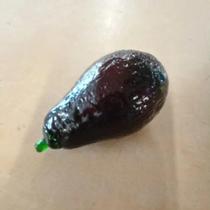Berinjela em vidro bem detalhado medindo 13cm de altura por 8,0 cm de diâmetro. Berinjela em vidro bem detalhado medindo 13cm de altura por 8,0 cm de diâmetro.