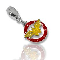 Berloque Charm Mulher Maravilha Banhado a Prata Semijoia