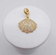 Berloque concha cravejado mm zircônias banhado a ouro 18k