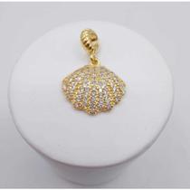 Berloque concha cravejado mm zircônias banhado a ouro 18k