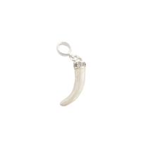 Berloque Dente de Sabre Banhado a Prata