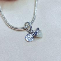 Berloque Libélula com Plaquinha e Pedra Neon em Prata 925